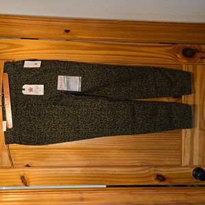 Vanilla Star Olive Leopard Print Leggings